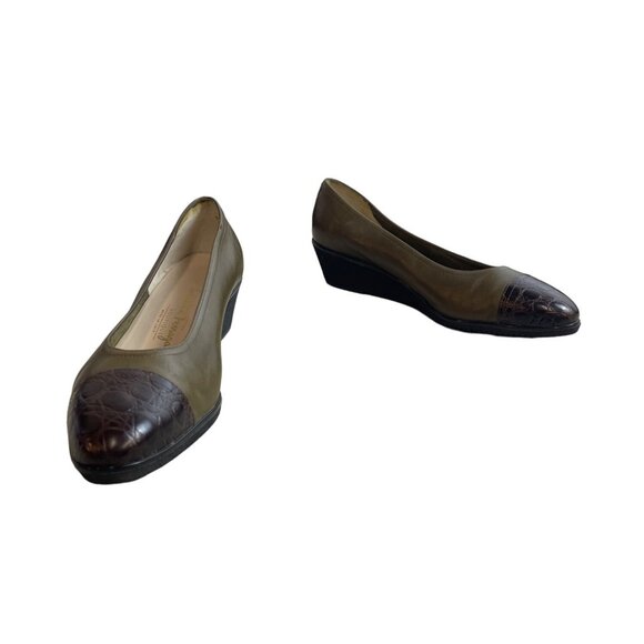 Vintage Salvatore Ferragamo Women's Olive Green Flat Shoes Sz 8B - Picture 2 of 10